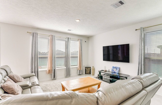11 Mi to Beach: La Marque Home w/Patio!
