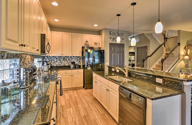 12 Mi to Disney: Villa w/Pool & Hot Tub