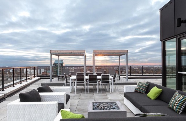(1210)Downtown Glasshouse Gorgeous 2BR 1BATH +PARKING+Fast WiFi (311)