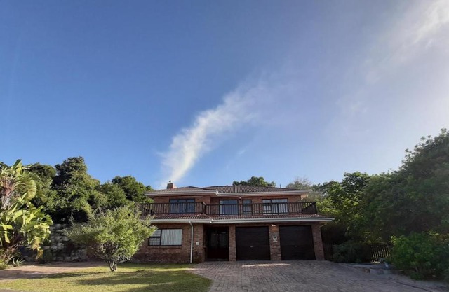 1222 On Cedric - self catering Villa