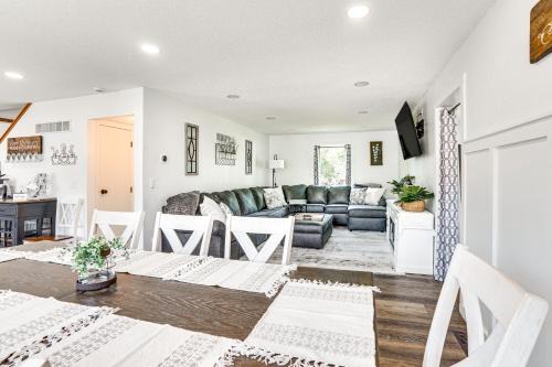 15 Mi to Downtown Sioux Falls Gem with Yard!