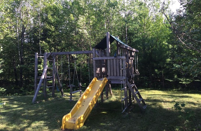 15 min from the Mont Tremblant Ski Hills, Perfect for Families and Friends !