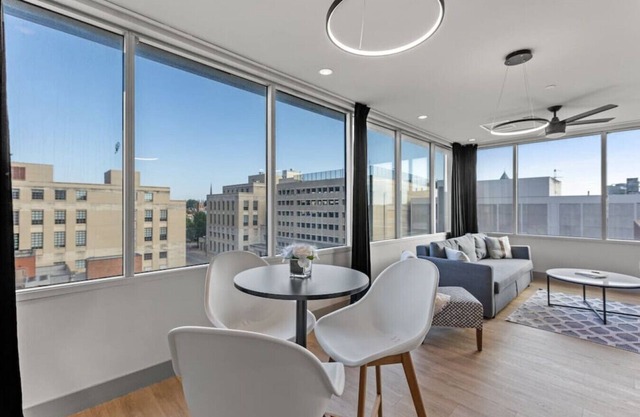 175 LEX - Walkable Downtown Condo - Stunning View