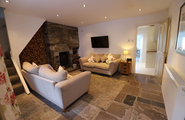 17th Century cottage with mountain views on the outskirts of Cardiff