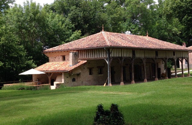 18th century barn, exceptional site, swimming pool, 35mn from the Ocean