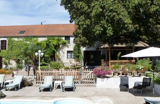 18th-century restored rooms with WiFi in the heart of Loire Castles