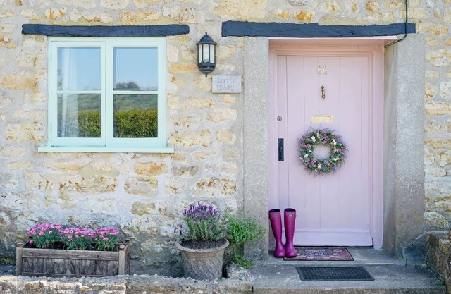 18th Century Thatched Cottage, Parking & Garden