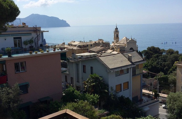 1930 charming house with garden and front sea