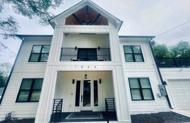 1966-Huge 4BR w/Rooftop Veranda