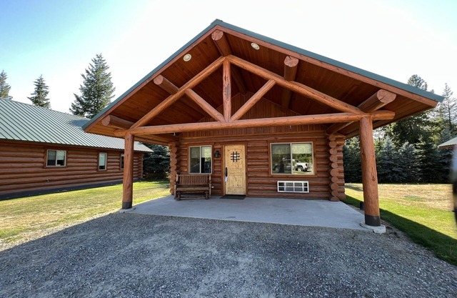 1BD, 1BA Full Kitchen, WiFi, TV, Sleeps 4