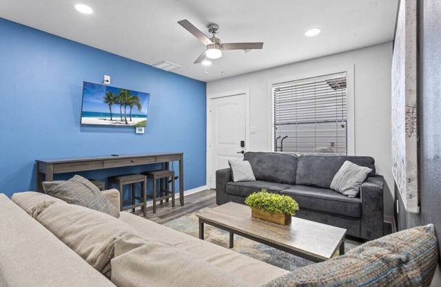 1BR Getaway Sleeps 4 Near Med Center & UH