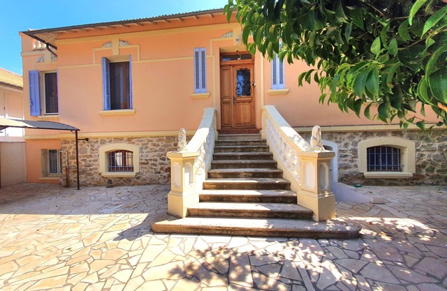 1ET. VILLA DE MAITRE HYERES - RESIDENTIAL AREA - VERY QUIET - AIR-CONDITIONED