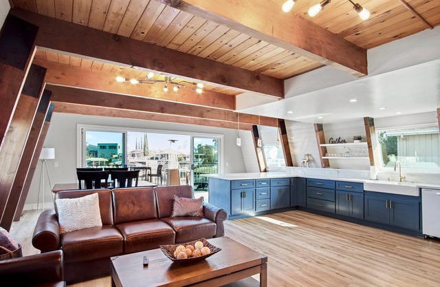 1pm Check-in Special @ The Delta Cabin, w/Boat Option