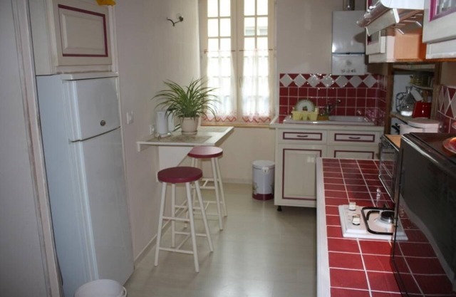 1st floor apartment in a small building in the old town of Granville (France)