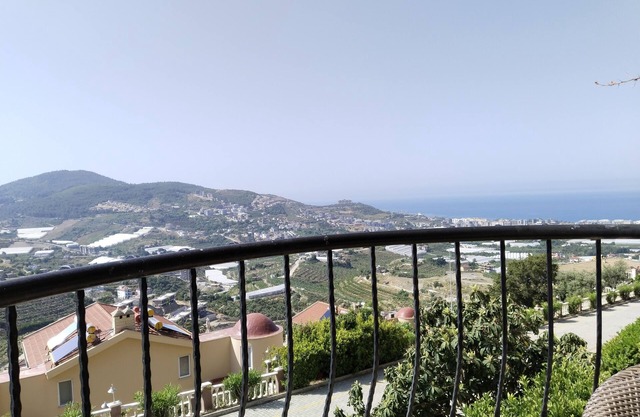 2+1 Villa ,firstline in Goldcity,Alanya ,Sea and mountain view,freah Air.