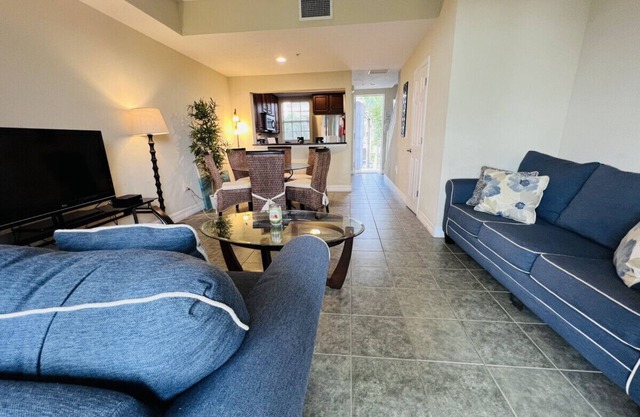 2 bdrm Waterfront Private Beach Resort! Sleeps 7! Walk to the beach and Restaurants.