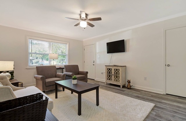 2 bed Corporate Apt. Pets OK perfect for short and longterm stays