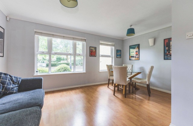2-Bed Flat Free Parking Excellent Spot