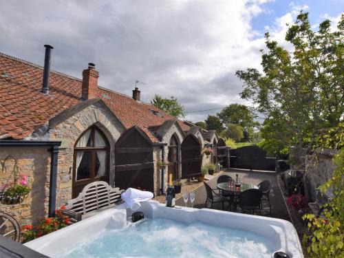2 Bed in Glastonbury THEOL
