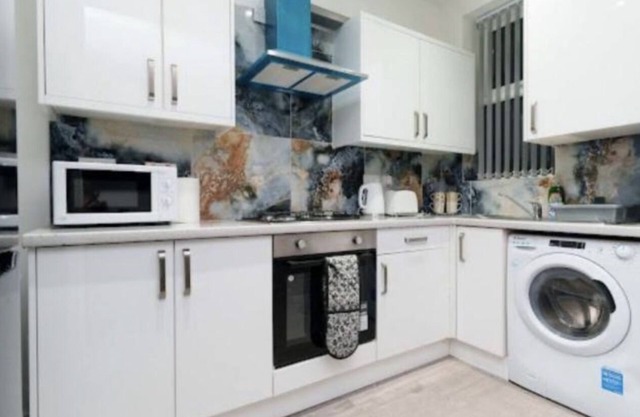 2 Bed-Modern-Apartment-Free Parking-Garden View