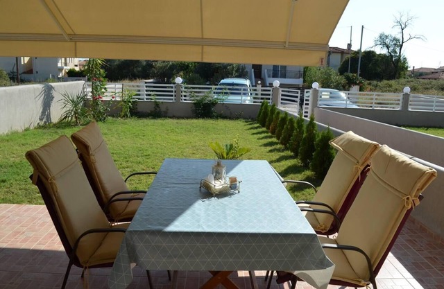 2 Bed-Sleeps4-Garden-Parking-Pets-AirCon