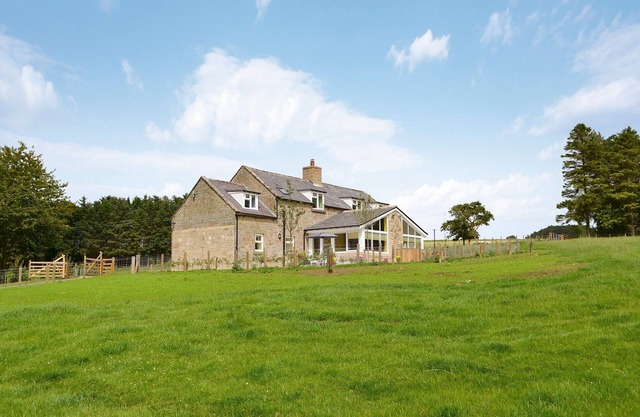 2 bedroom accommodation in Farnham, near Rothbury