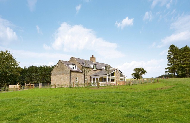 2 bedroom accommodation in Farnham, near Rothbury