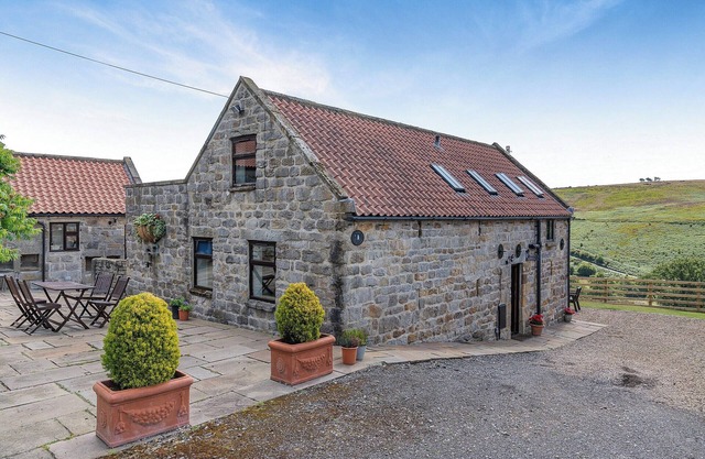 2 bedroom accommodation in near Castleton