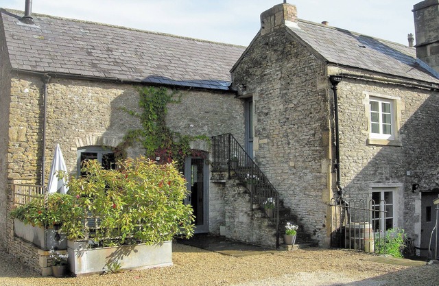 2 bedroom accommodation in Cold Ashton, Bath