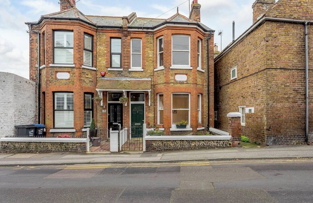 2 bedroom accommodation in Broadstairs