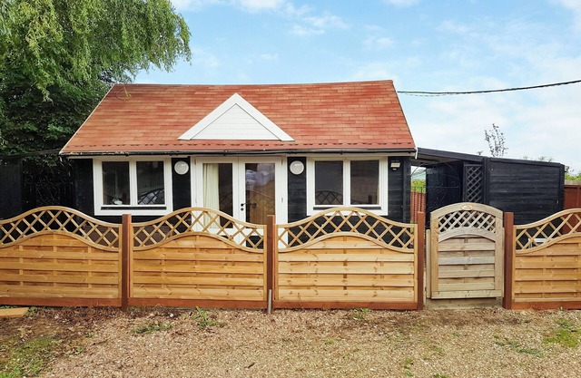 2 bedroom accommodation in West Walton