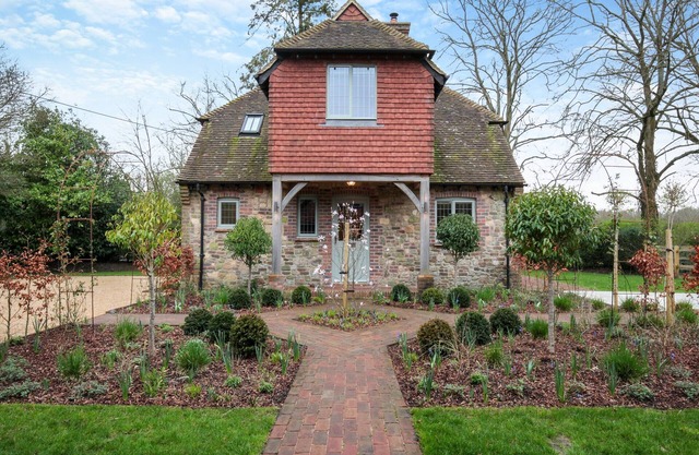 2 bedroom accommodation in Pulborough