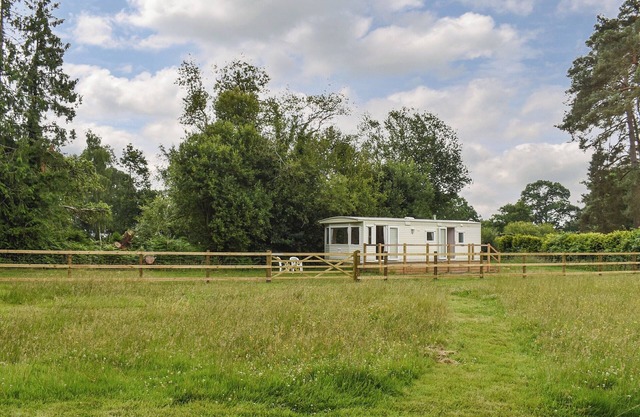 2 bedroom accommodation in Romsey