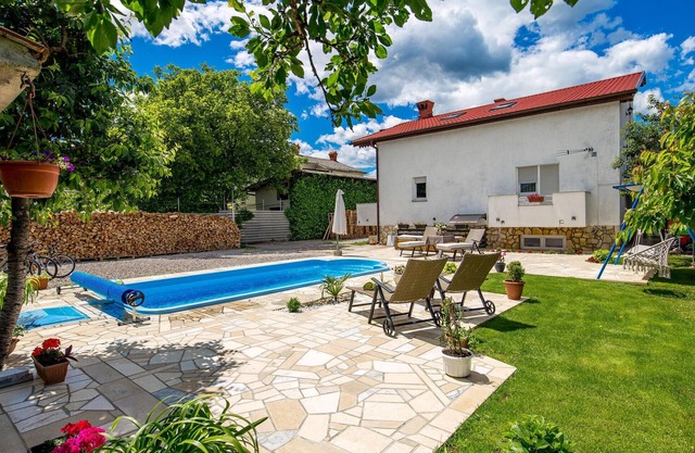 2 bedroom amazing apartment in Drazice
