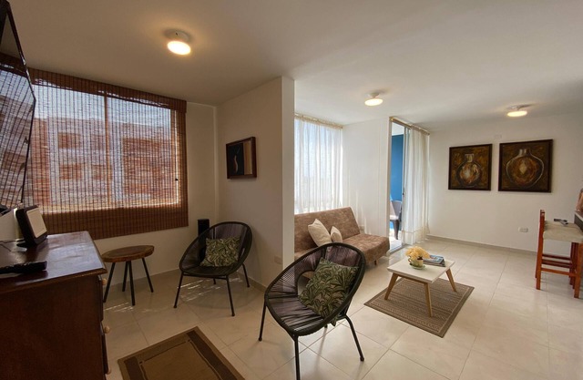 2-bedroom apartment in beautiful Barranquilla with AC, gym, 3 swimming pools