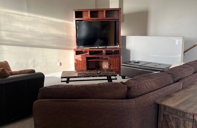 2-bedroom apartment w/WiFi in Downtown Berlin Above a Coffee Shop!