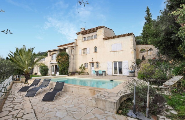 2 bedroom cozy apartment in Spéracèdes