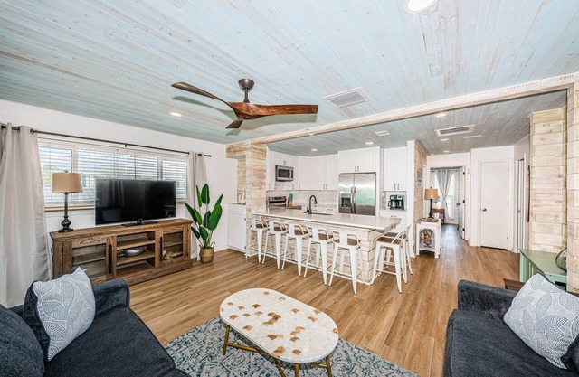 2 Bedroom Cozy & Coastal Vacation Home Steps Away from Beach