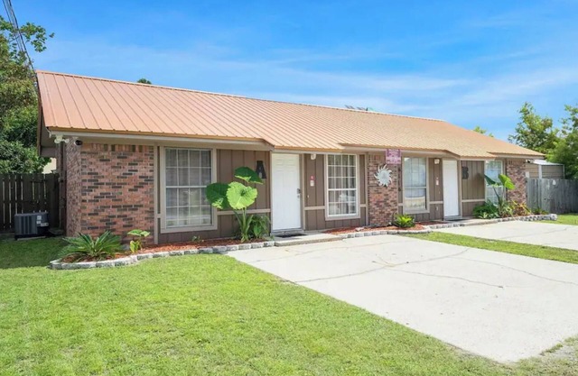 2 bedroom duplex less than 1 mile from the beach!