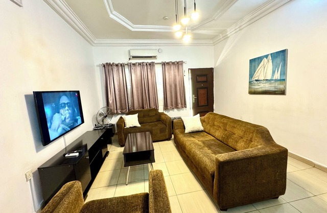 2 BEDROOM FLAT at UTAKO ABUJA. 24hrs LIGHT, WIFI & KITCHEN