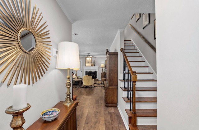 2 bedroom home with 2 bathrooms and fully fenced backyard