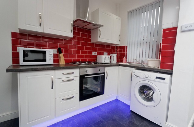 2 Bedroom house near Leeds Cente- St Hilda's