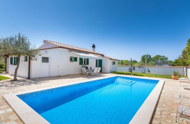 2 bedroom nice home in Pula