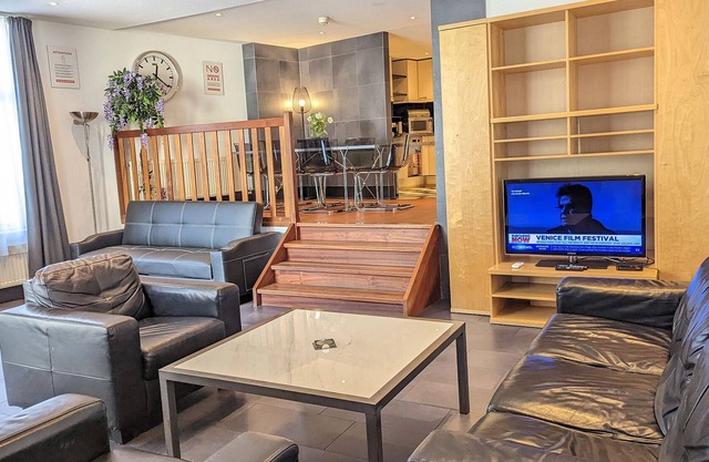2 Bedrooms Apartment with Balcony in Amsterdam City Center
