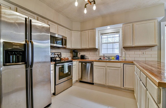 2 BR apt near Mtn to Sea Hiking Trail