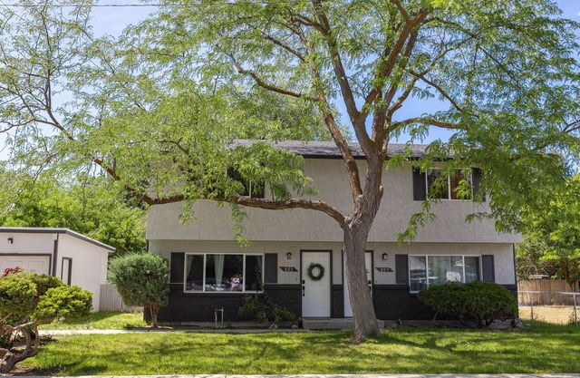 2 Condos, Minutes From Downtown, Parks, and Freeway!