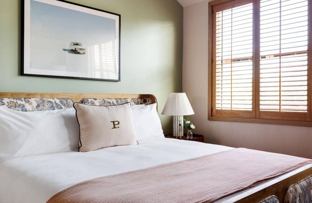 2 Convenient Rooms With Kitchenette In Hyde Village, Pets Are Allowed!