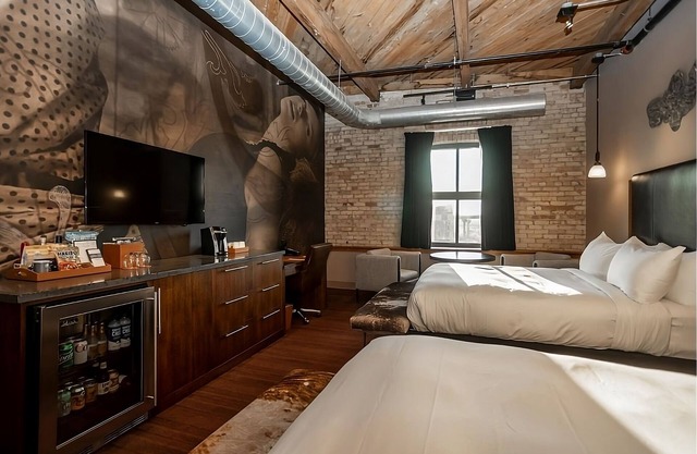 2 Custom Deluxe Two Queen Beds at The Iron Horse Hotel, Pets Are Welcome!