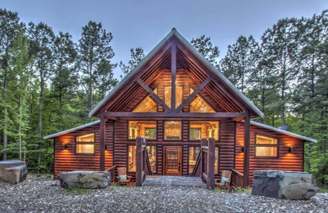 2 KING BEDROOM SUITES/ON A CREEK/CUL DE SAC/PET FRIENDLY/FIREPLACES/WIFI/DIRECTV