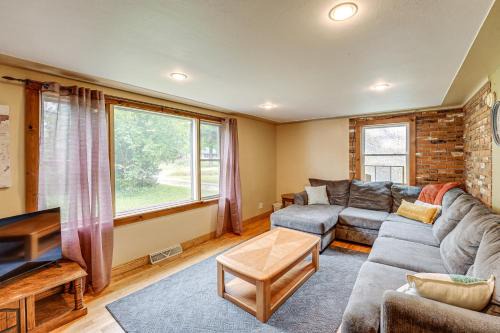 2 Mi to Michigans Adventure Family Home with Patio